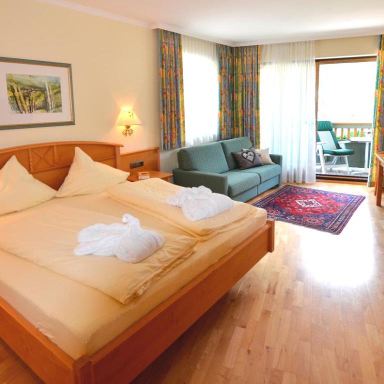 Hotel Christina - Ihr kleinstes 4* Hotel am Achensee - Deluxe Doppelzimmer mit seitlichem Seeblick - 6