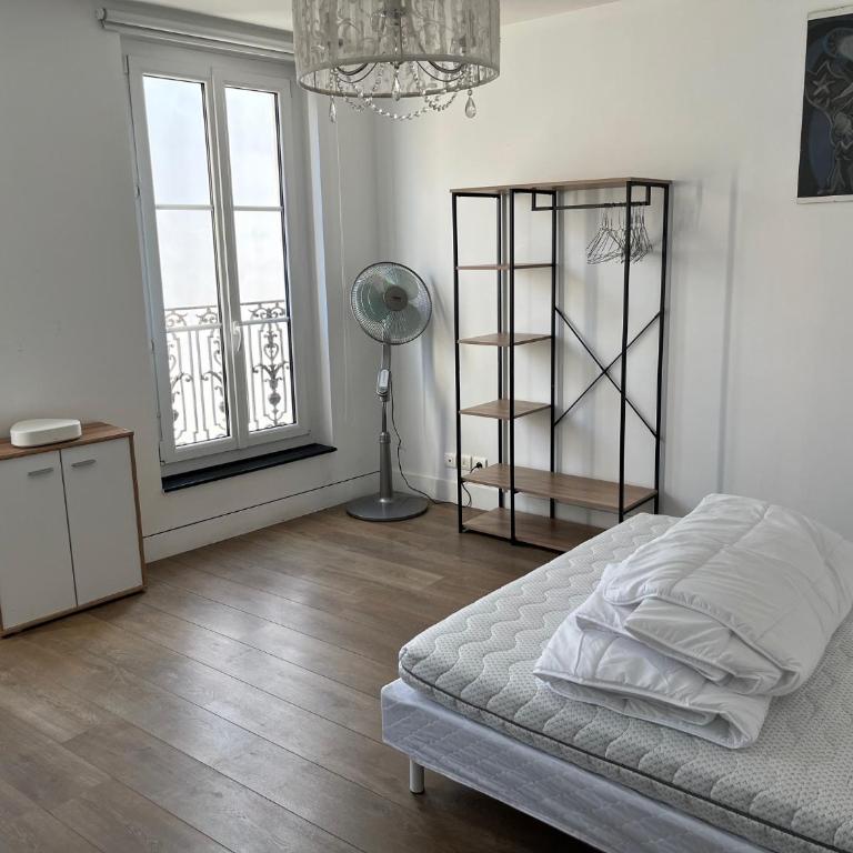 Grand duplex centre historique - Three-Bedroom Apartment with Balcony - 13