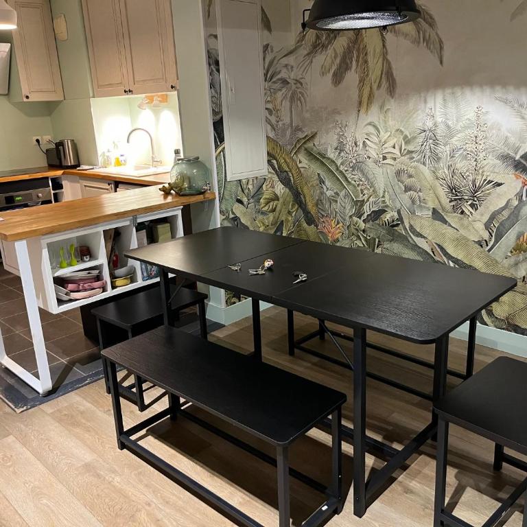 Grand duplex centre historique - Three-Bedroom Apartment with Balcony - 7