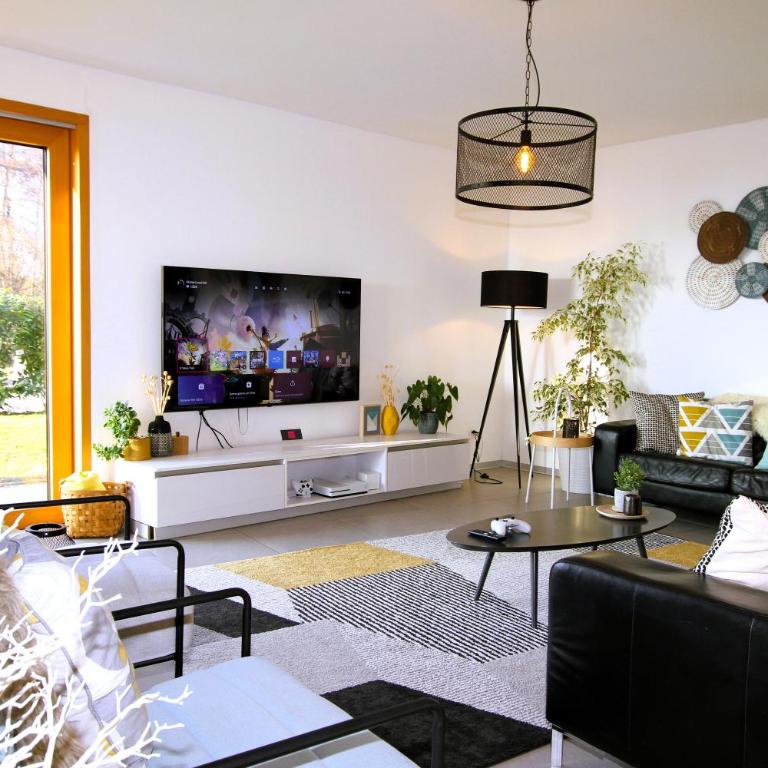Montreux Holiday Home - Deluxe Villa - 7
