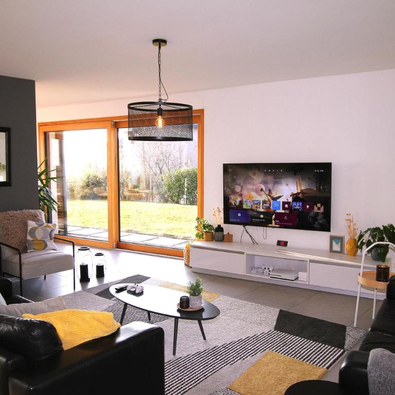 Montreux Holiday Home - Deluxe Villa - 25