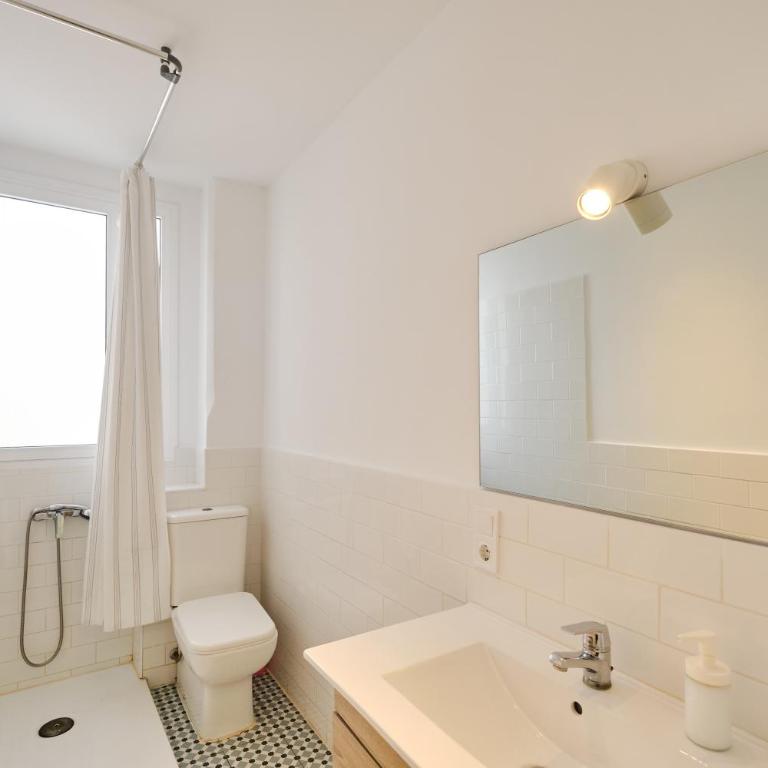 PATRAIX FLAT - Three-Bedroom Apartment - 10
