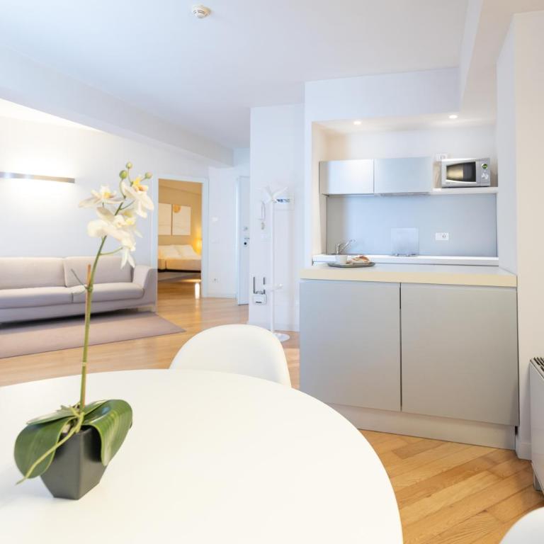 Home 15 Residence Hotel - One-Bedroom Deluxe Apartment - 1