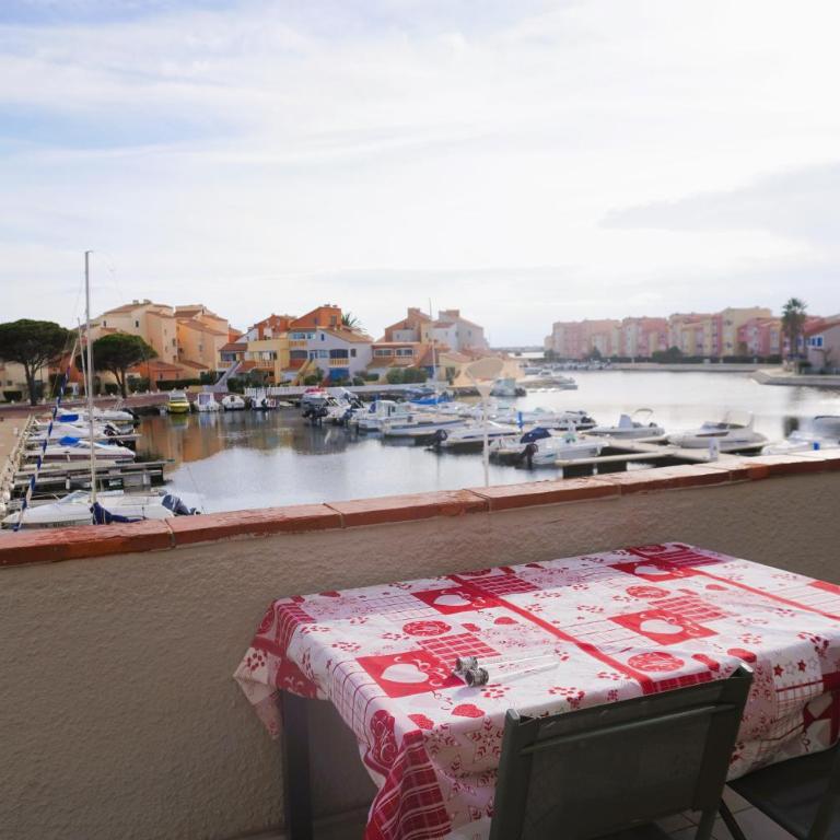 L'Oasis avec clim 4 personnes 6 Piscines Terrasse Belle vue port - Apartment mit 1 Schlafzimmer - 7