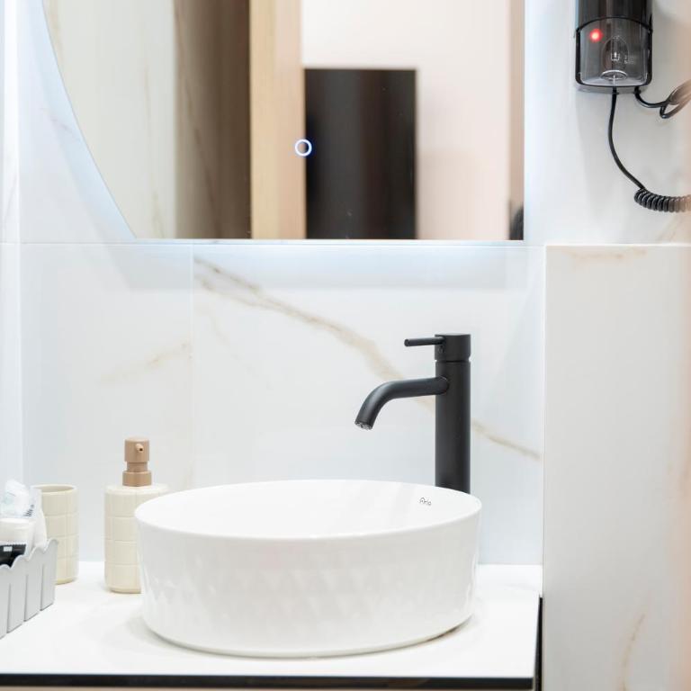 Bella Suites Apartments - FREE PARKING-GARAGE - Dvokrevetna Soba sa Bračnim Krevetom - 7