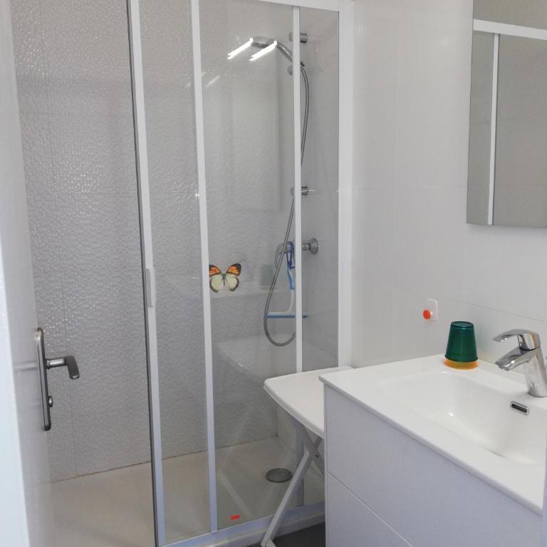 Superbe appartement avec vue sur mer et port, parking privé - One-Bedroom Apartment - 12