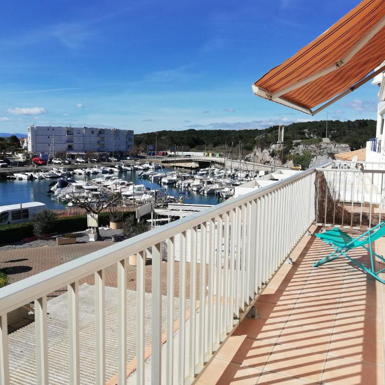 Superbe appartement avec vue sur mer et port, parking privé - One-Bedroom Apartment - 3