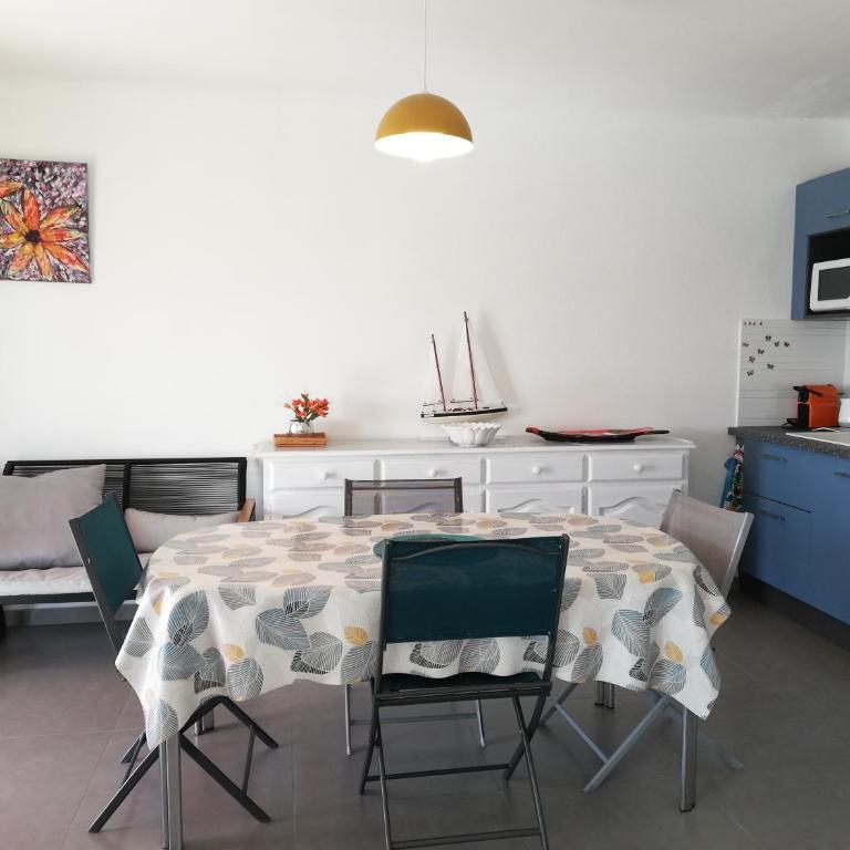 Superbe appartement avec vue sur mer et port, parking privé - One-Bedroom Apartment - 8