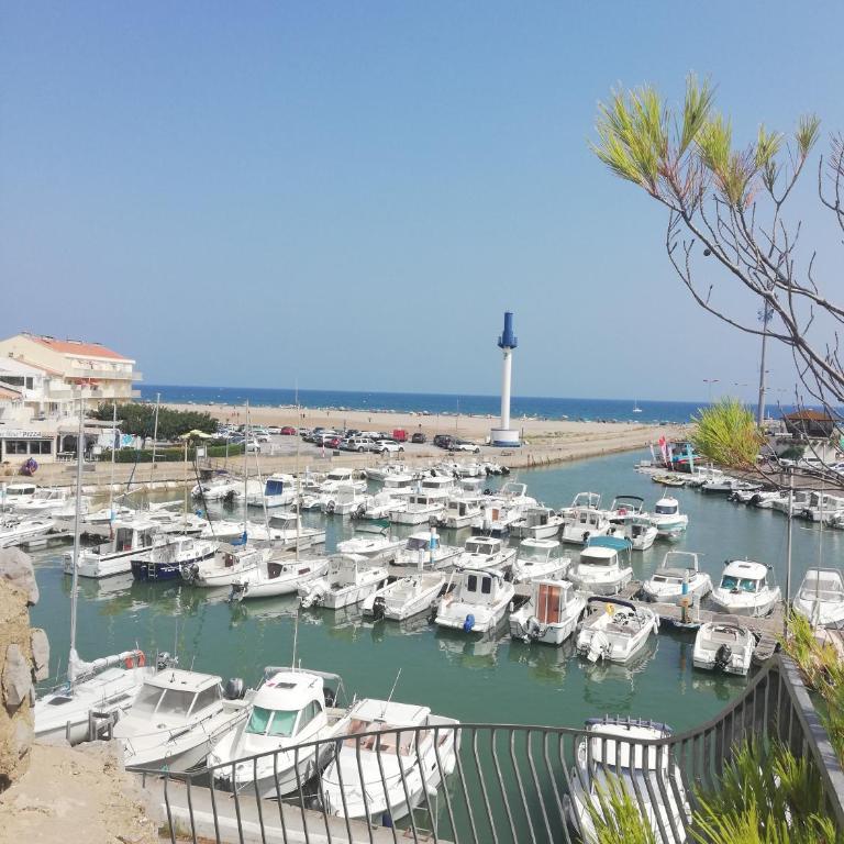 Superbe appartement avec vue sur mer et port, parking privé - One-Bedroom Apartment - 13