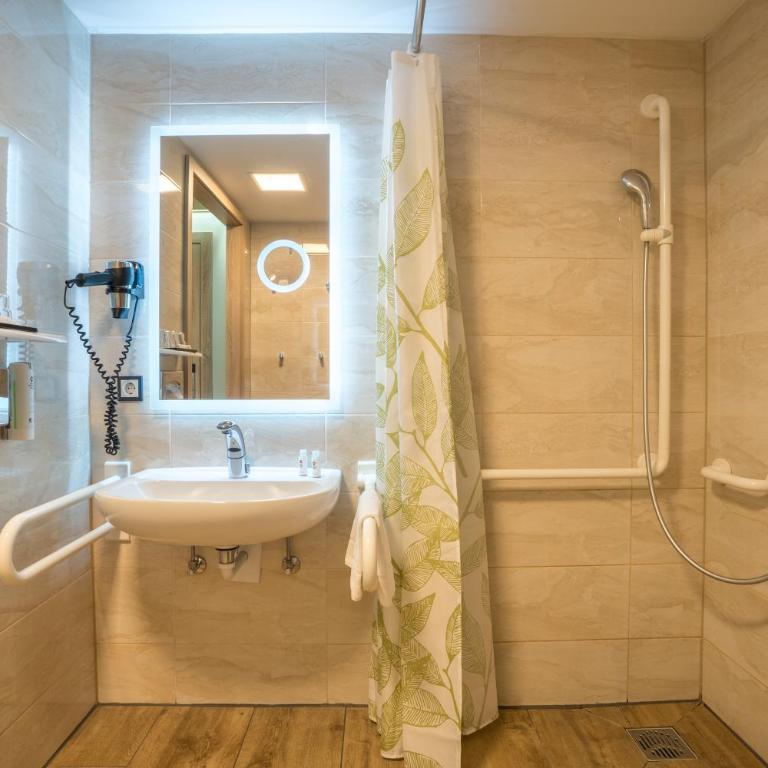 Best Western Plus Hotel Füssen - Zweibettzimmer - barrierefrei - 1