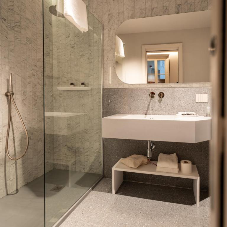 Domus Suites Colosseum - Deluxe Studio mit Kingsize-Bett - 3
