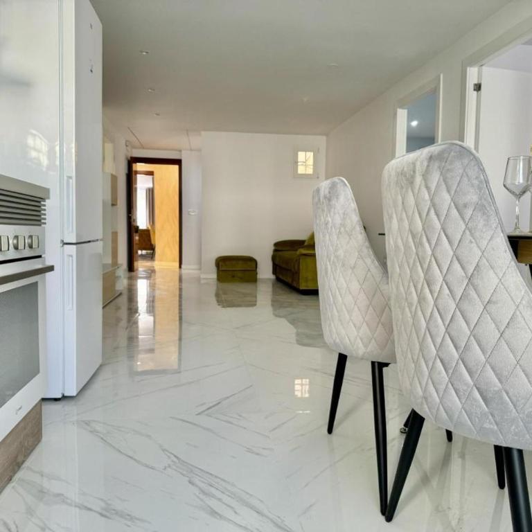 Central Alicante Apartment - Two-Bedroom Apartment - 11