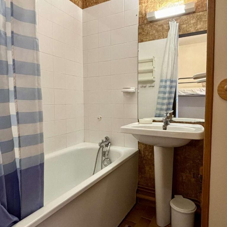 Studio cabine dans résidence avec piscine 4 couchages ARGELES SUR MER AR030-059 - Appartement - 12