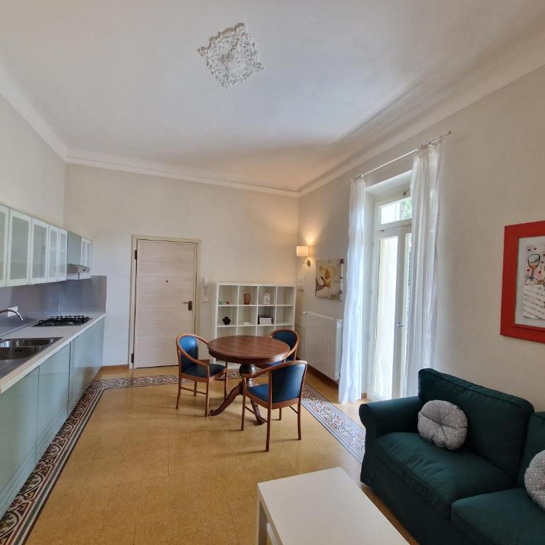 Charme & Garden - One-Bedroom House - 4