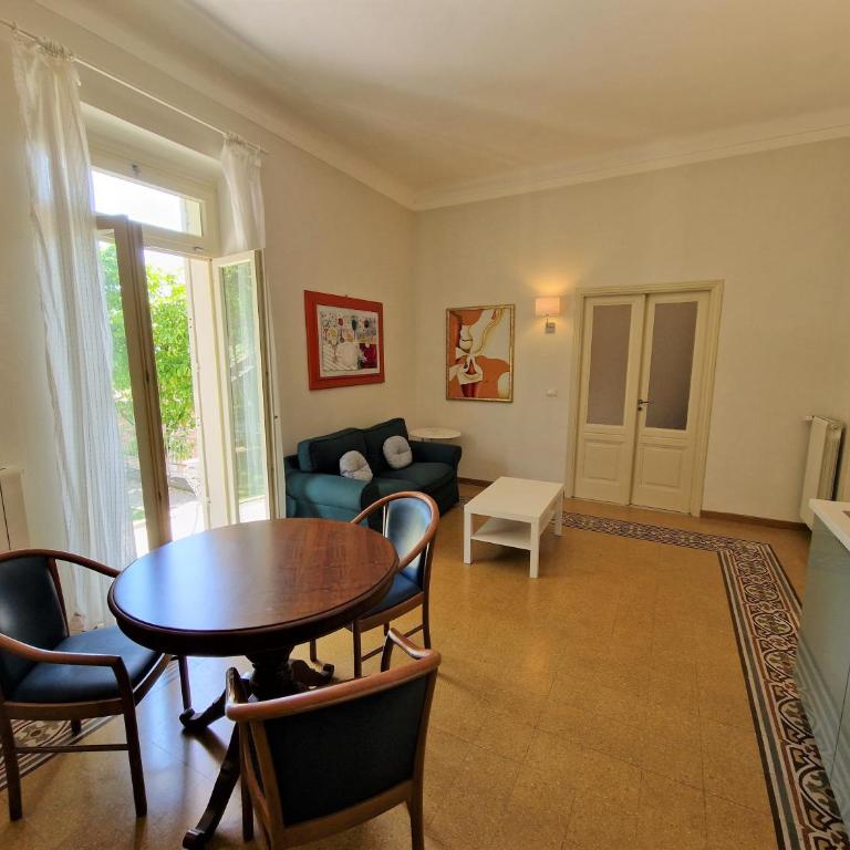 Charme & Garden - One-Bedroom House - 6