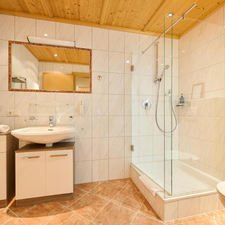 Das Dorfgefühl Pension Westendorf - Superior Doppelzimmer - 7