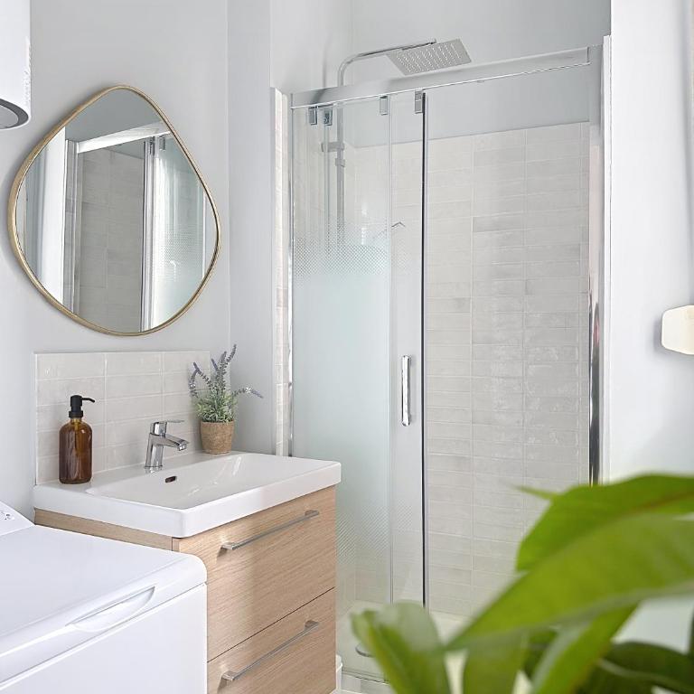 Vesle - Appartement - Centre - 2 chambres- Animaux OK - Reims - Two-Bedroom Apartment - 2