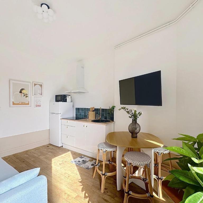 Vesle - Appartement - Centre - 2 chambres- Animaux OK - Reims - Two-Bedroom Apartment - 16