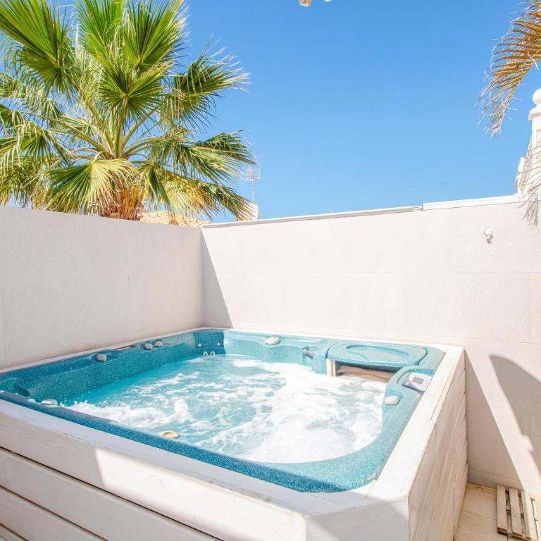 Luxury 3bd villa with premium amenities, jacuzzi, private parking - Villa de 3 dormitorios - 80