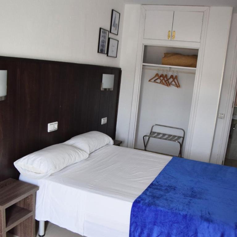 Hotel Niza - Habitación con cama grande y balcón - 2