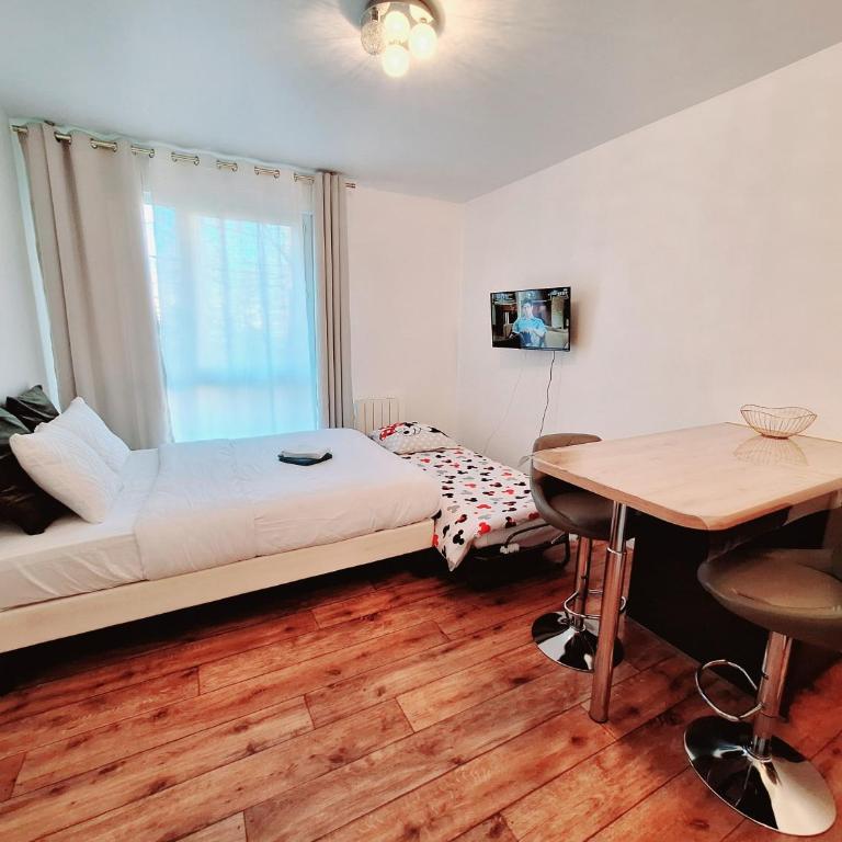 Studio ALPHA - non-smoking studio - 3min by train to Disney OR 30min walk - 5min walk to "Val d'Europe" train station - Apartamento de 1 dormitorio - 8