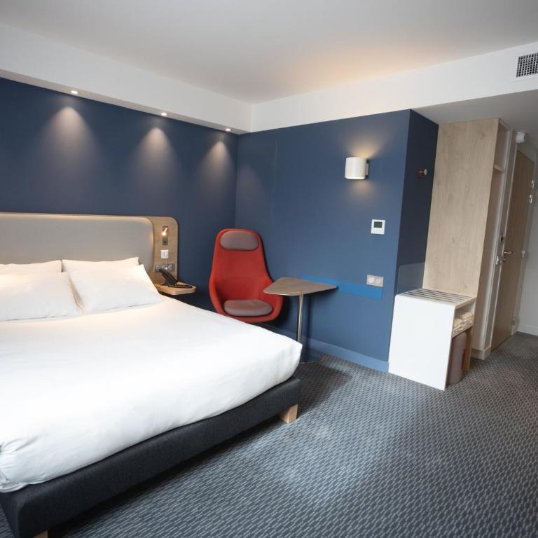 Holiday Inn Express Caen Epron by IHG - Chambre Lit Queen-Size Standard - Accessible aux Personnes à Mobilité Réduite - 2