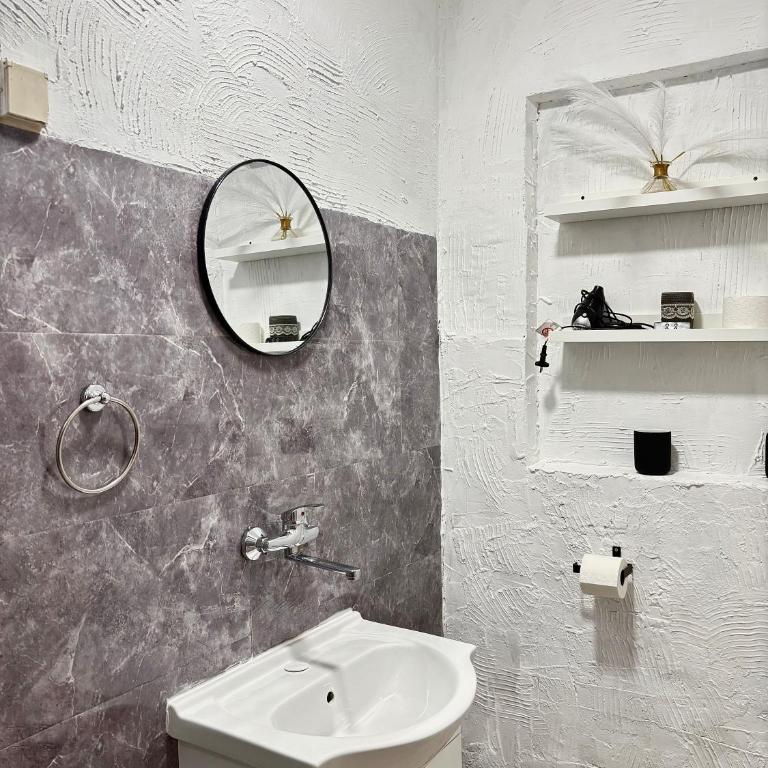 Apartman Nina 2 BANOVO BRDO - Two-Bedroom Apartment - 11