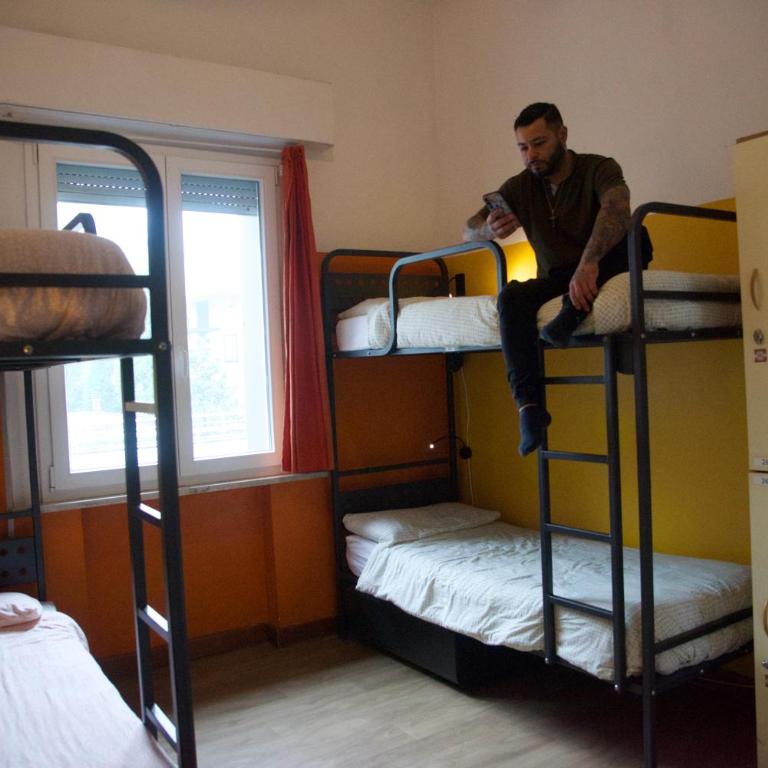 Sunflower City Student Hostel & Bar - Camera Quadrupla con Bagno Privato - 9