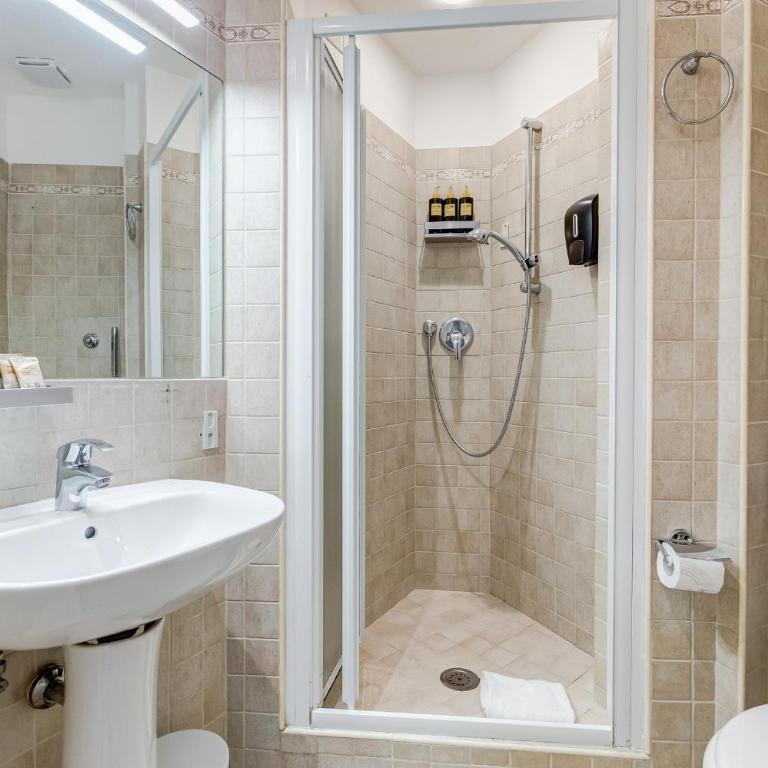 VIVILO COLLECTION - Marche 54 Apart 4bdr - Close to Via Veneto - Appartamento Deluxe con 4 Camere da Letto - 5
