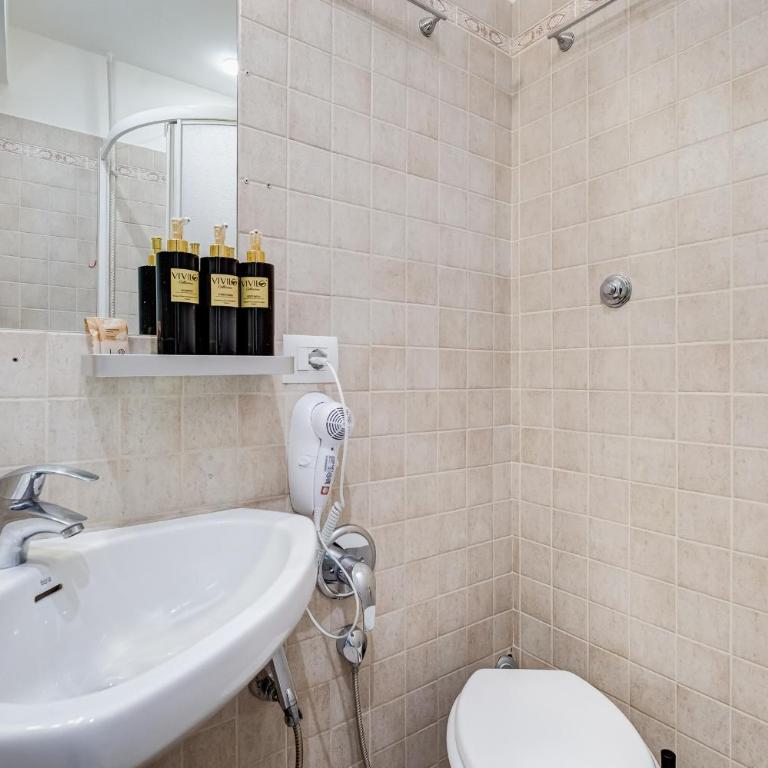 VIVILO COLLECTION - Marche 54 Apart 4bdr - Close to Via Veneto - Appartamento Deluxe con 4 Camere da Letto - 62