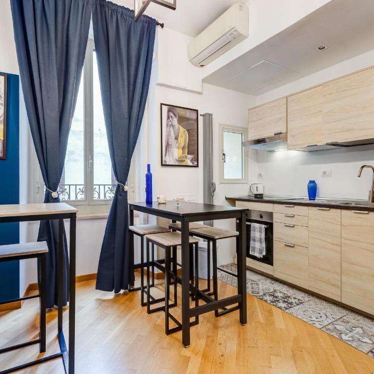 VIVILO COLLECTION - Marche 54 Apart 4bdr - Close to Via Veneto - Appartamento Deluxe con 4 Camere da Letto - 88
