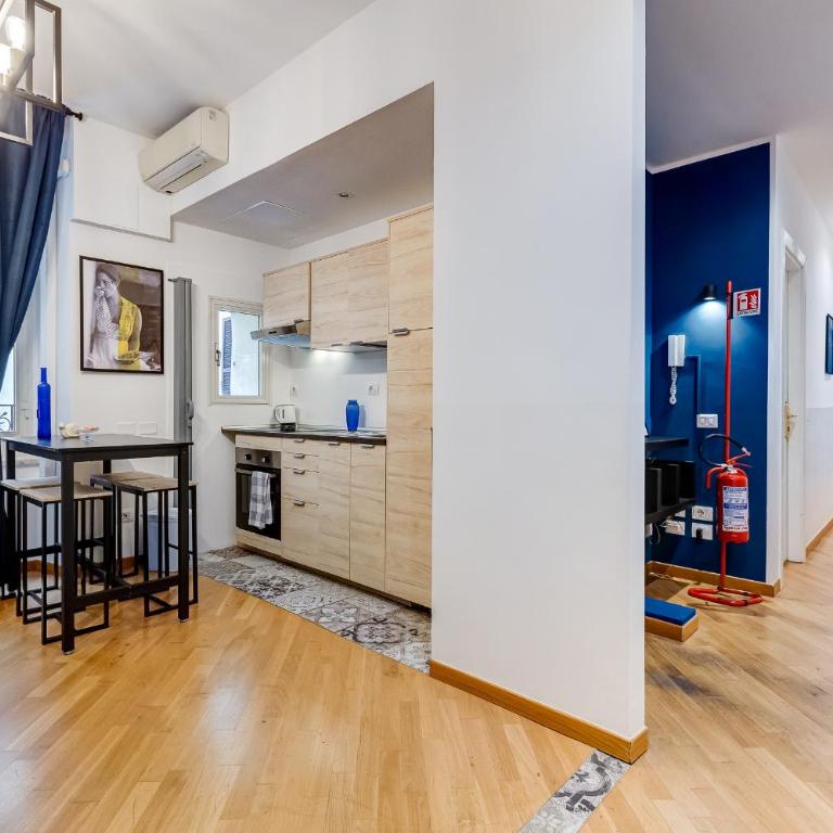VIVILO COLLECTION - Marche 54 Apart 4bdr - Close to Via Veneto - Appartamento Deluxe con 4 Camere da Letto - 89