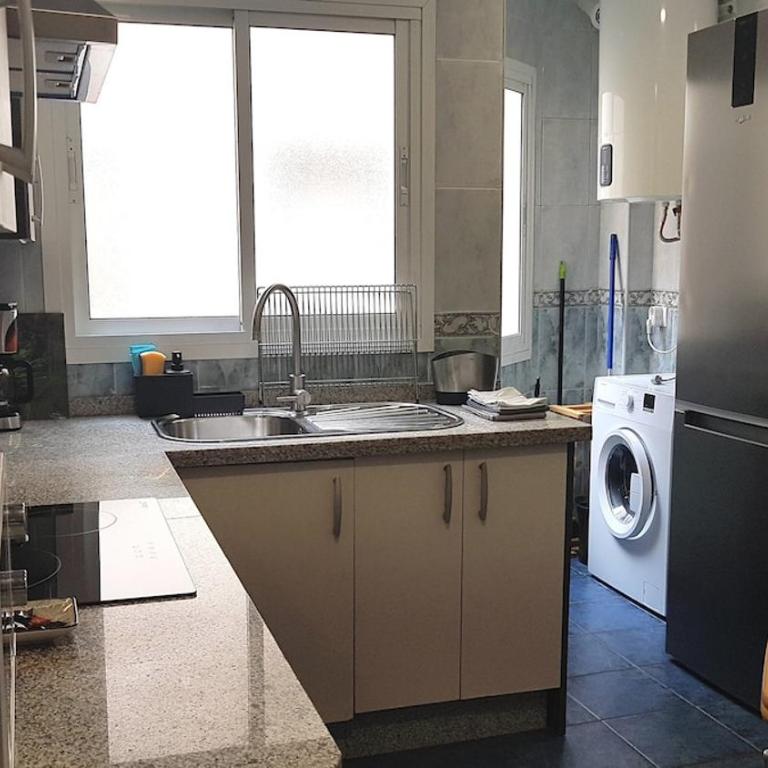 Apartment, 3 bedrooms, downtown - Three-Bedroom Apartment with Balcony - 9