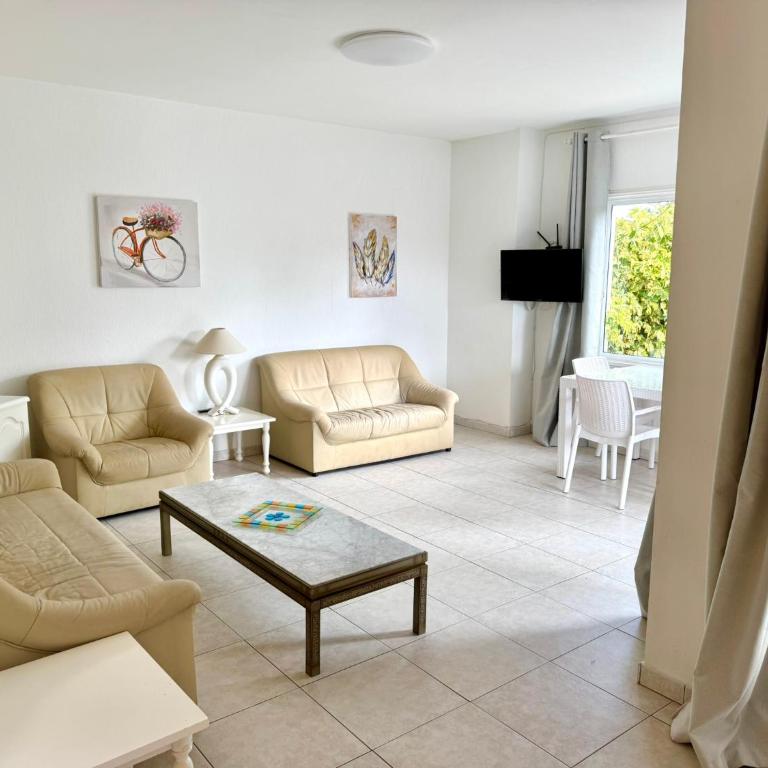 Casa Lilo, en jardin grande, con una gran piscina y barbacoa - One-Bedroom House - 16