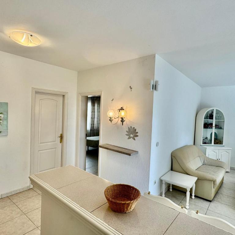 Casa Lilo, en jardin grande, con una gran piscina y barbacoa - One-Bedroom House - 21