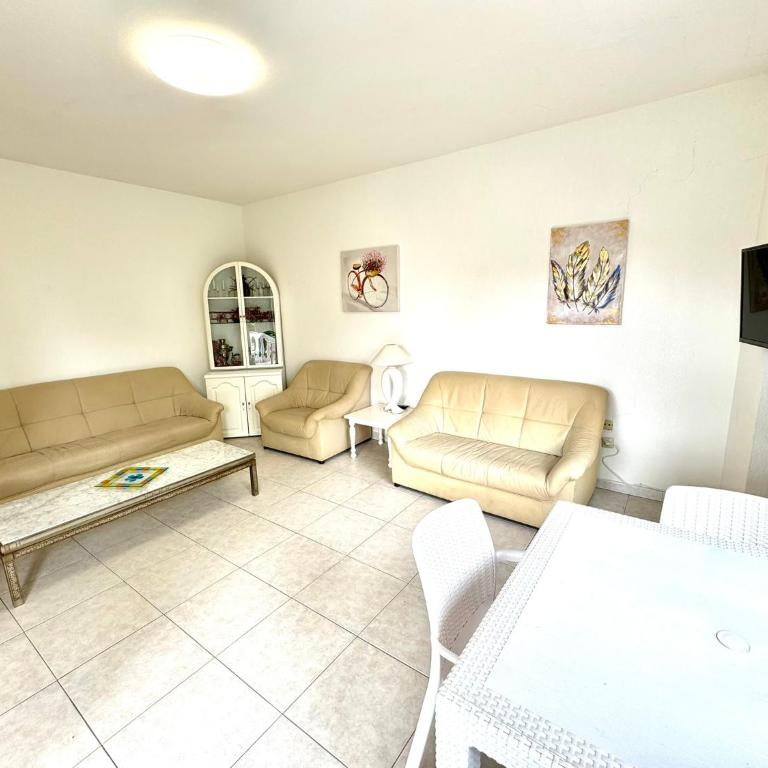 Casa Lilo, en jardin grande, con una gran piscina y barbacoa - One-Bedroom House - 17