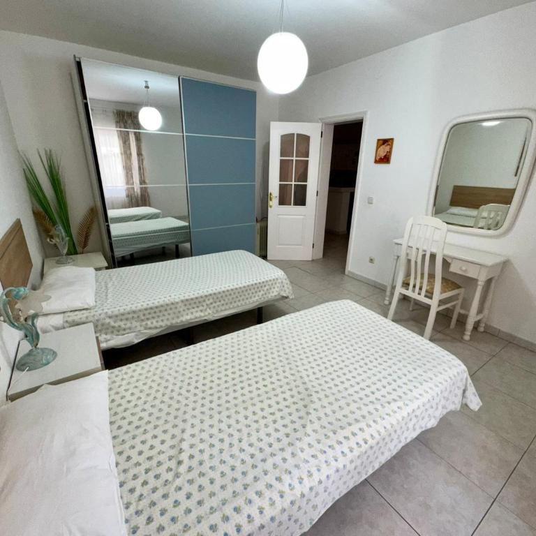 Casa Lilo, en jardin grande, con una gran piscina y barbacoa - One-Bedroom House - 29