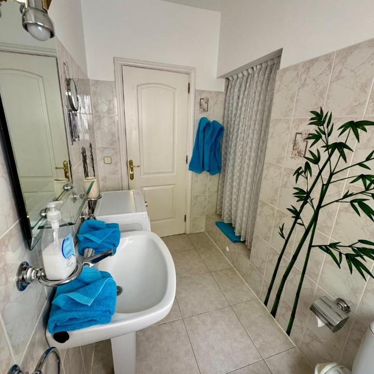 Casa Lilo, en jardin grande, con una gran piscina y barbacoa - One-Bedroom House - 44
