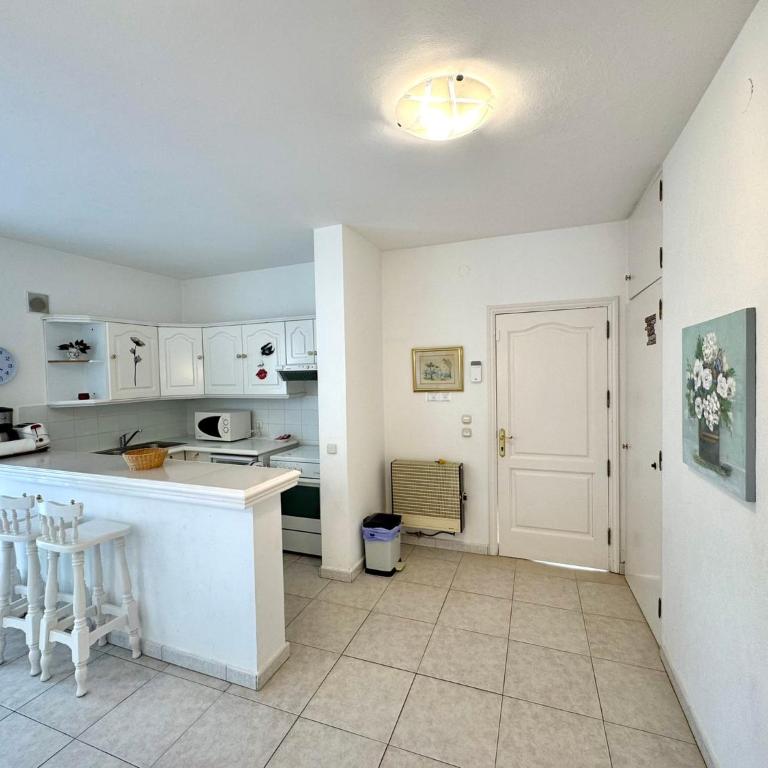Casa Lilo, en jardin grande, con una gran piscina y barbacoa - One-Bedroom House - 26