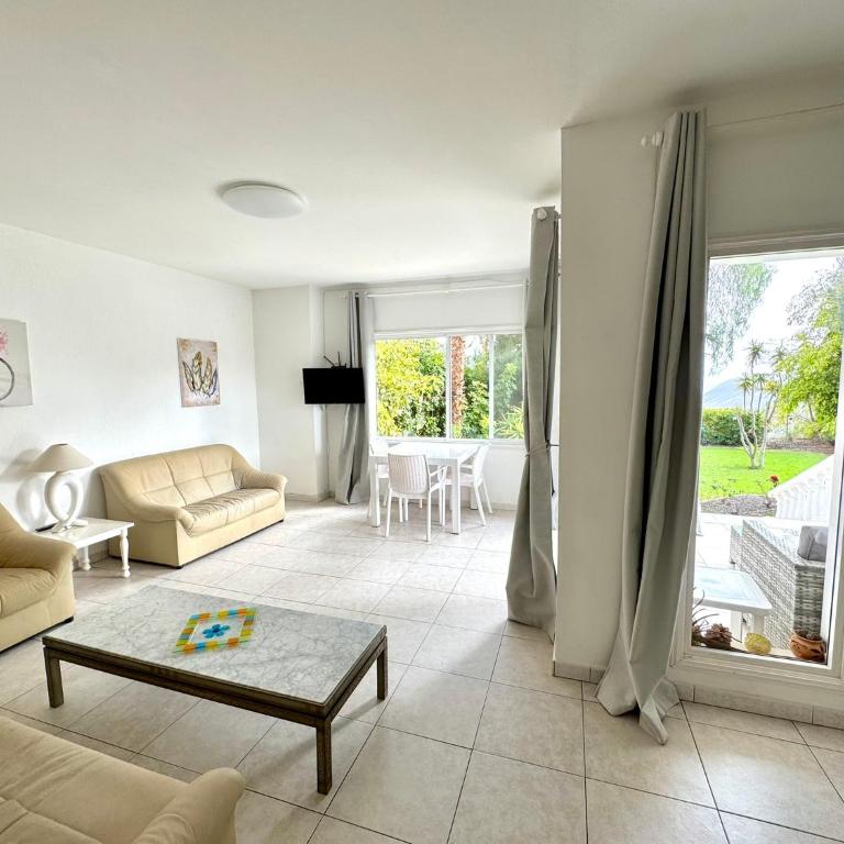 Casa Lilo, en jardin grande, con una gran piscina y barbacoa - One-Bedroom House - 18