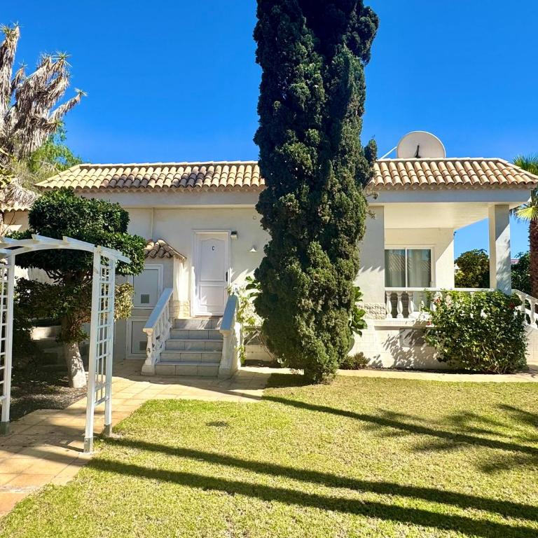 Casa Lilo, en jardin grande, con una gran piscina y barbacoa - One-Bedroom House - 8
