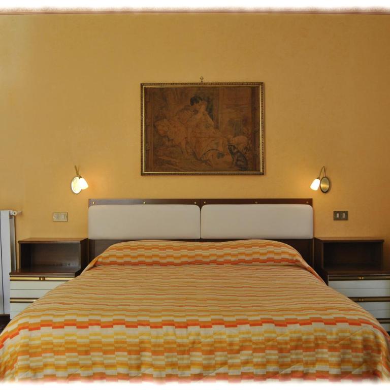 Bed and Breakfast D'Angelo - Camera Matrimoniale Deluxe con Bagno Interno Privato - 9