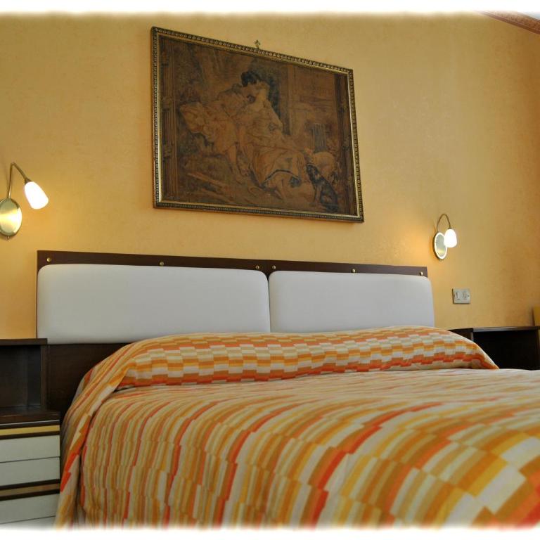 Bed and Breakfast D'Angelo - Camera Matrimoniale Deluxe con Bagno Interno Privato - 11