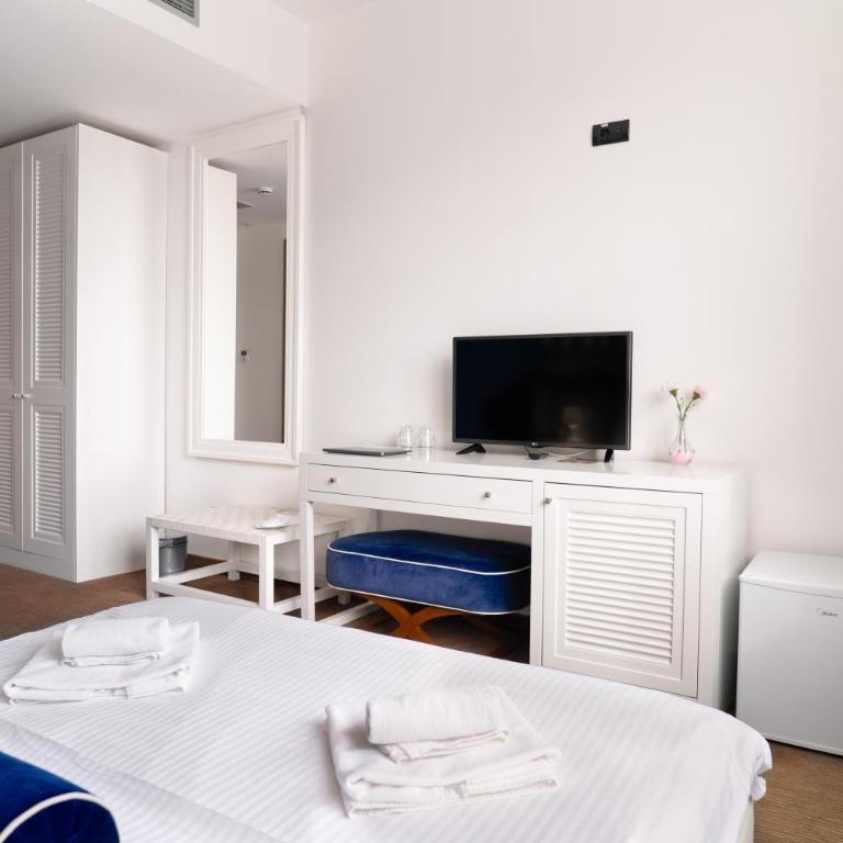 Hotel Passport - Dvokrevetna Soba sa Bračnim Krevetom - 5
