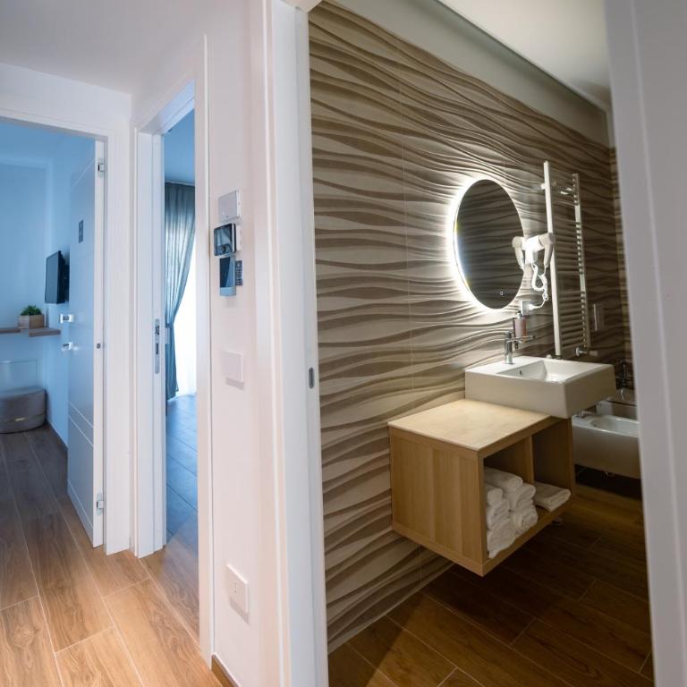 Terminal Sud - Family Room with Private Bathroom - 13