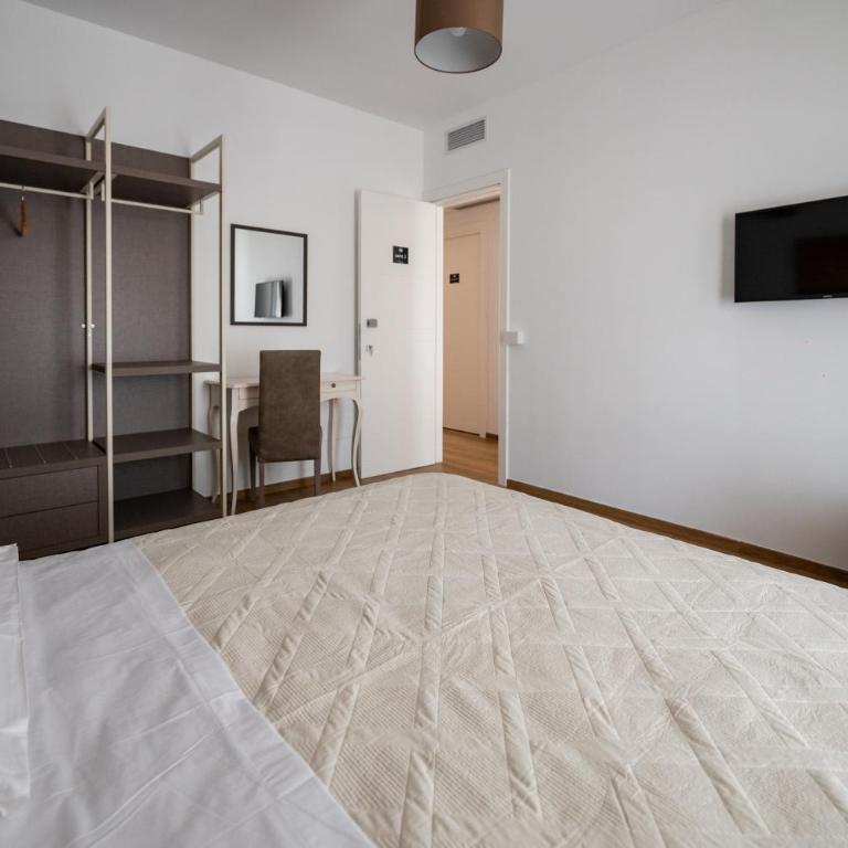 Terminal Sud - Family Room with Private Bathroom - 16