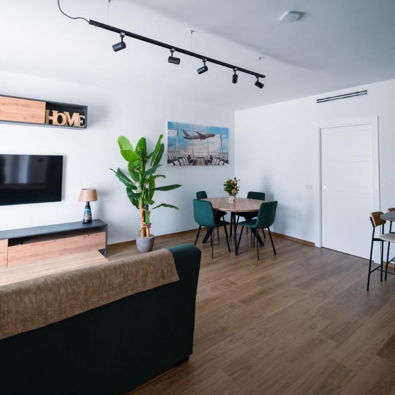Terminal Sud - Family Room with Private Bathroom - 25