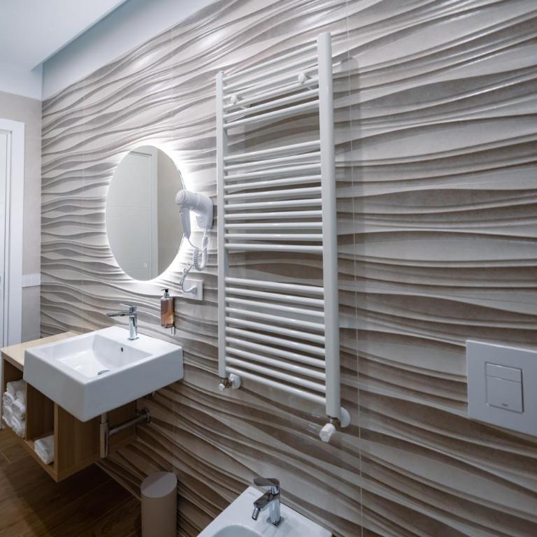 Terminal Sud - Family Room with Private Bathroom - 29