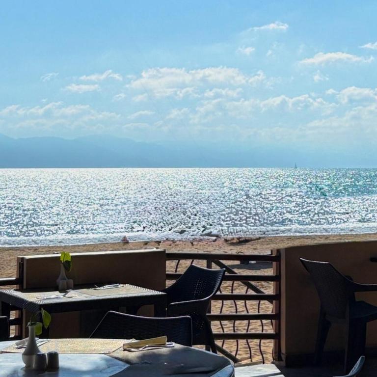 Ocean view & direct beach access! - Double or Twin Room - 12