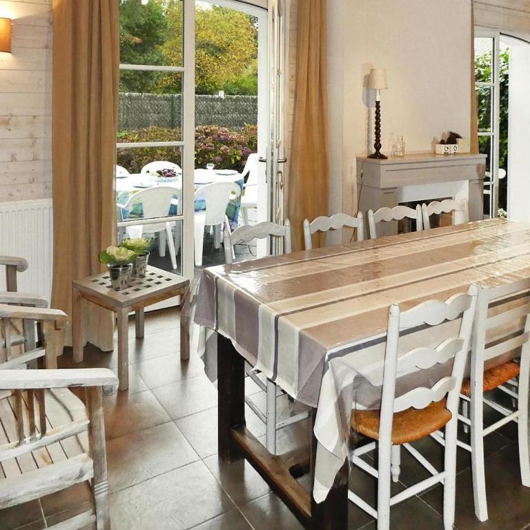 Holiday Home in Carnac near Sandy Beach - Maison de Vacances 4 Chambres - 3